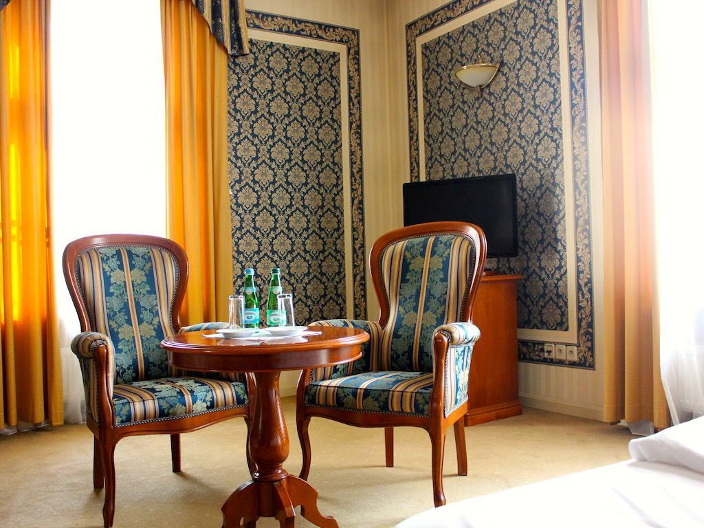 Rezydencja Willa Park & Restauracja Legnica Rom bilde